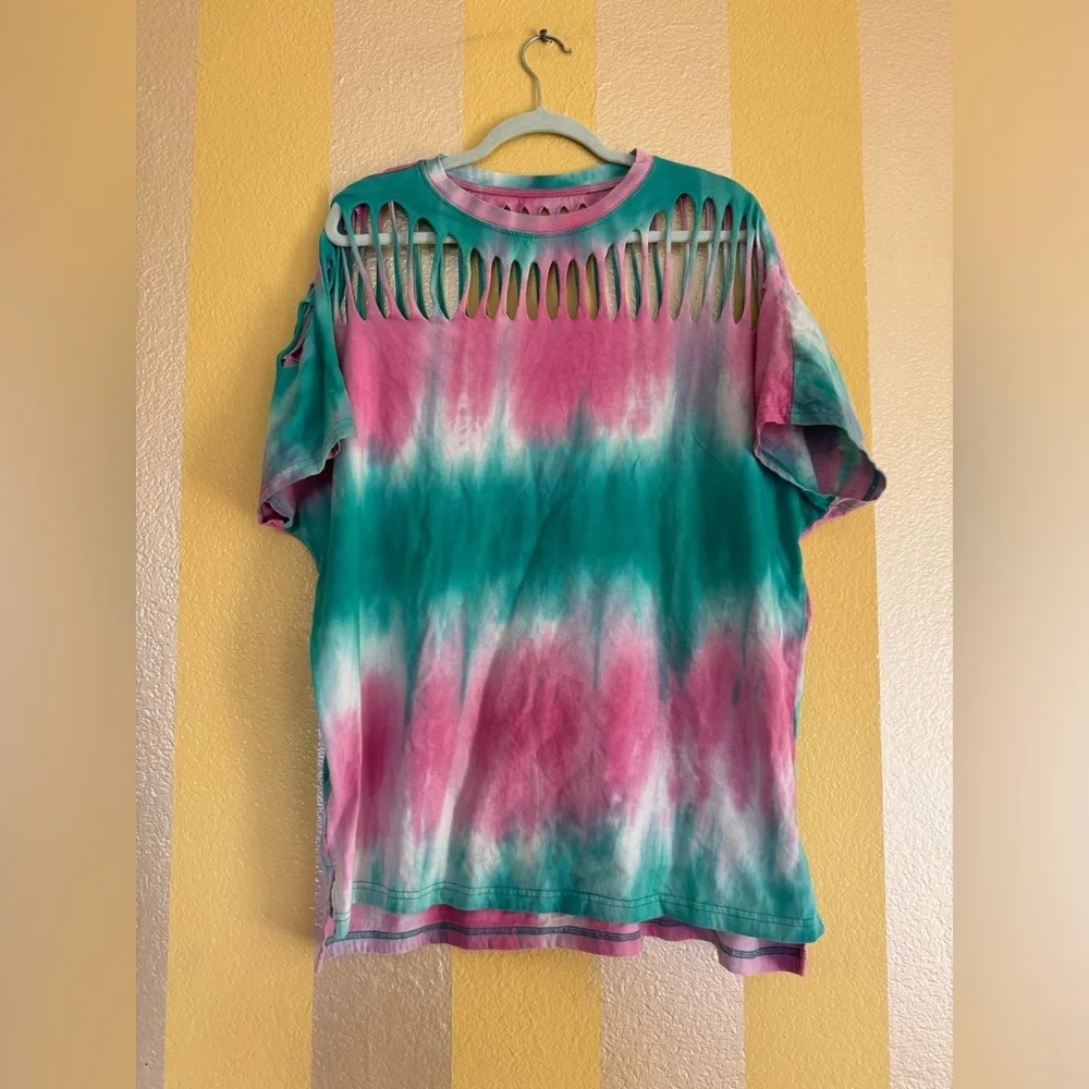 Tie-Dye Cutout T-Shirt - Picture 3 of 6